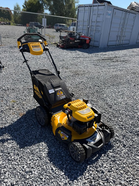 DeWalt 20" Self Propelled Mower