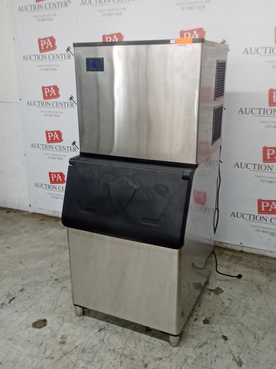 Ice Maker w/ Bin