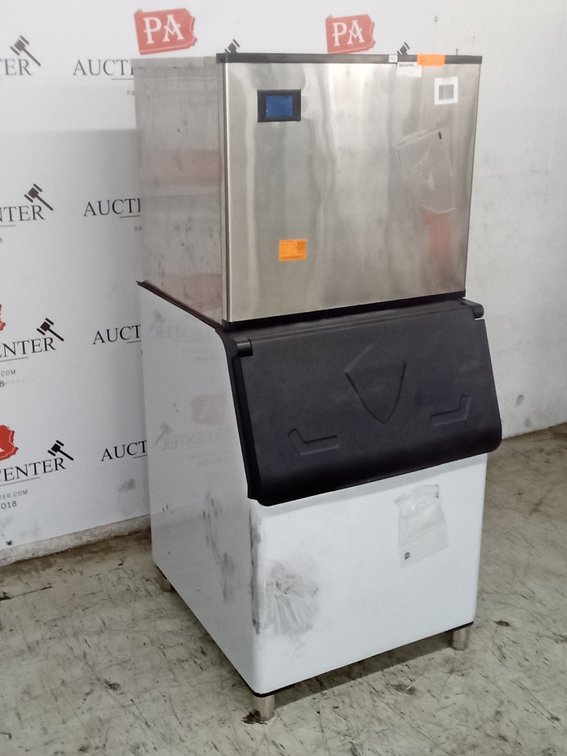 Ice Maker w/ Bin