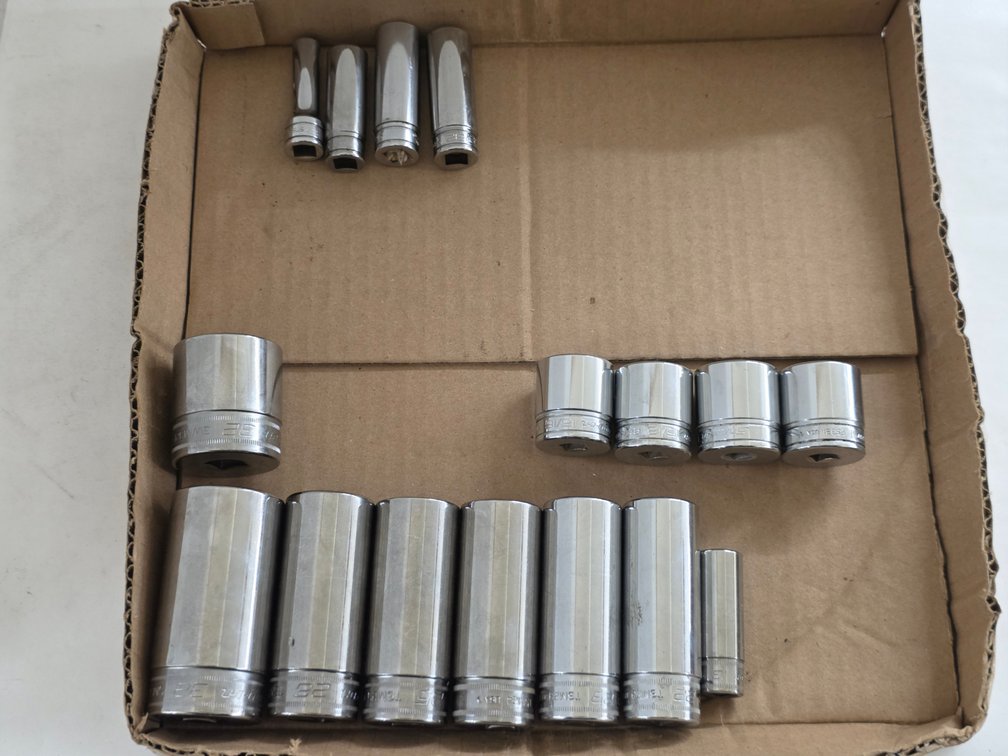 (16) Assorted Snap-On Sockets