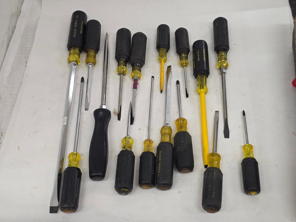 (16) Klein Screwdrivers