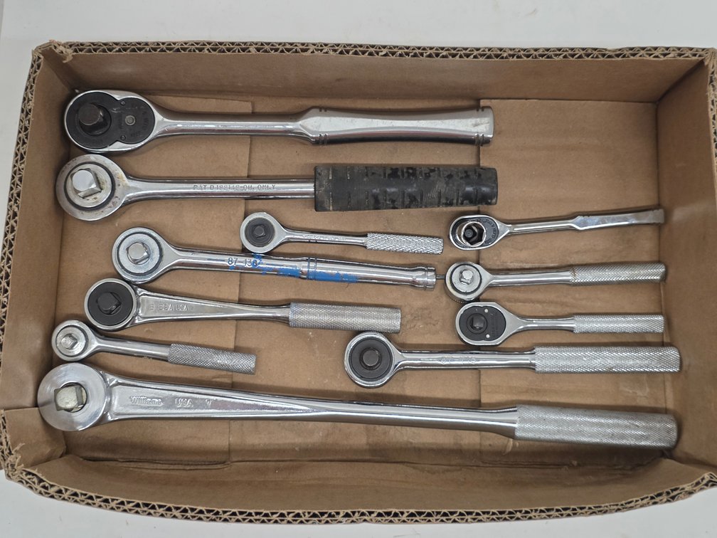 (11) Assorted Ratchets