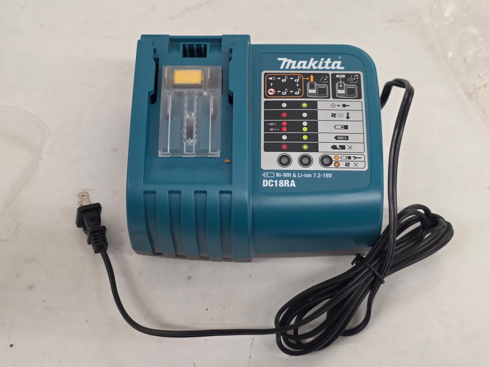 Makita DC18RAS Fast Charger