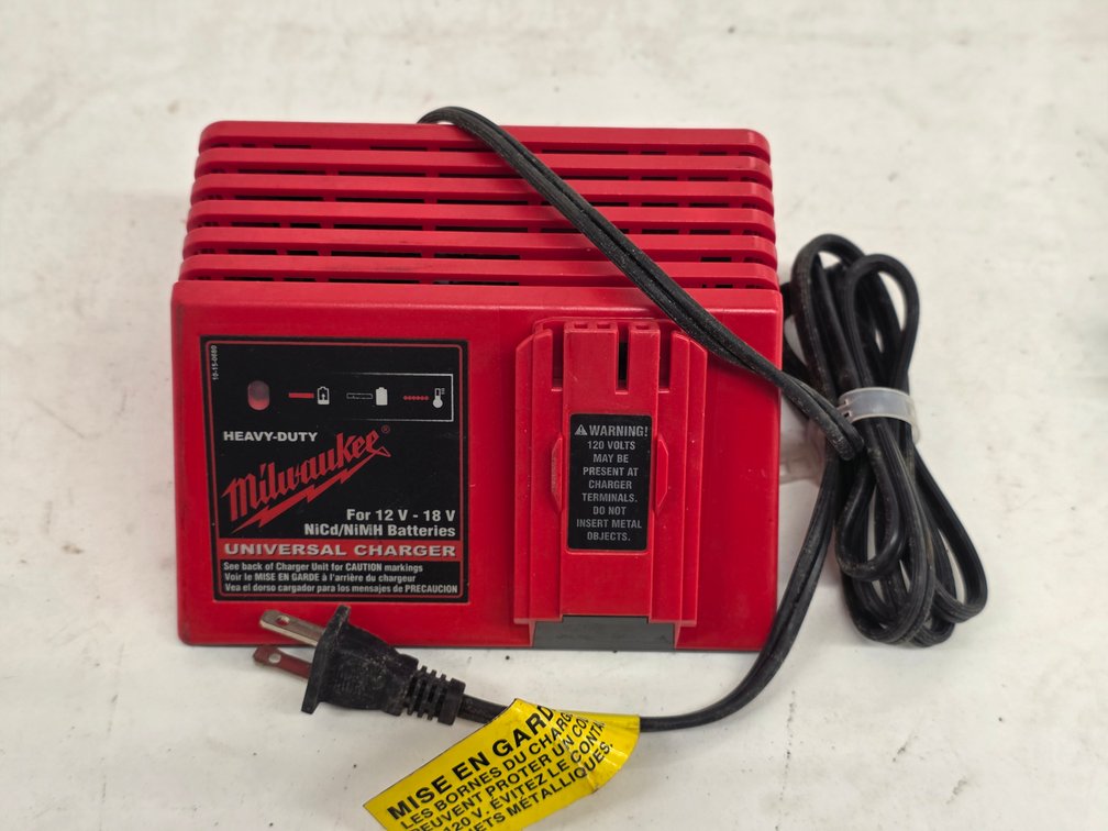 Milwaukee 12V - 18V Universal Charger