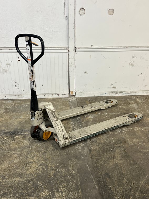 Crown 5000 Lb Pallet Jack