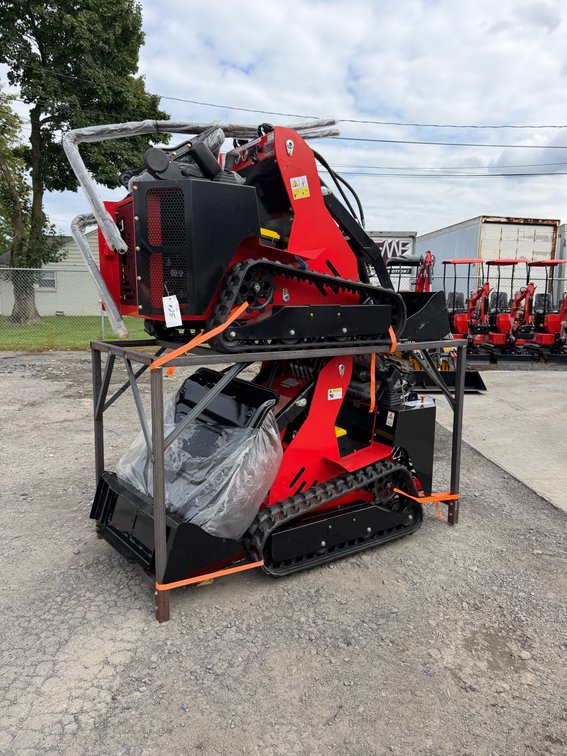 (2x) New SD LANCH SSL580 Mini Ride On Skid Loader