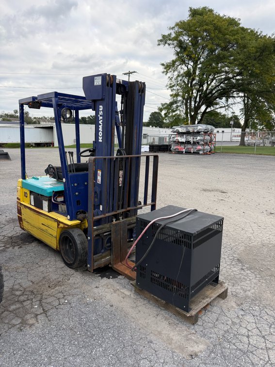 Komatsu 3000lb Capacity Electric Forklift