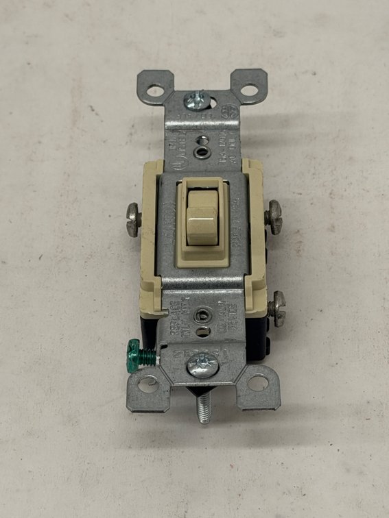 (80x Bid) Leviton 15A Toggle Switch