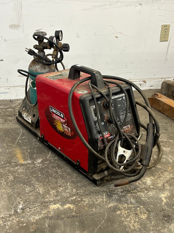 Lincoln Weld Pak 3200 HD Welder