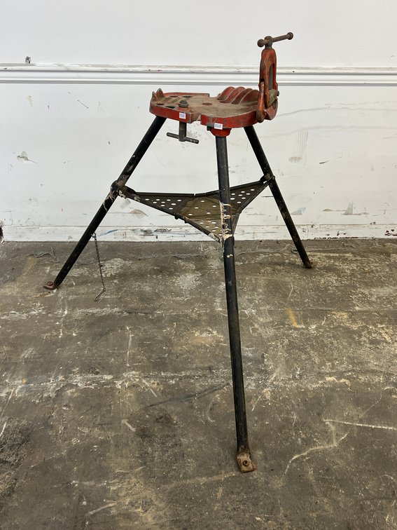 Rigid No. 40 A Tri-Stand