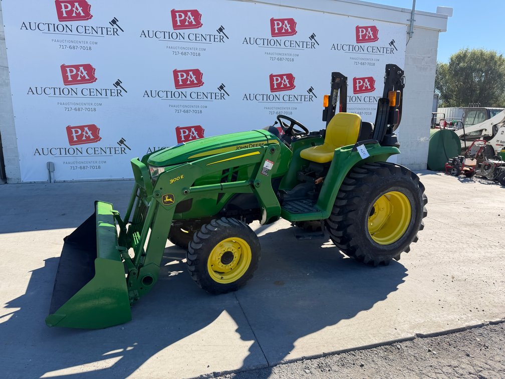 John Deere 3032E 4X4 Hydrostatic Tractor W/ Loader