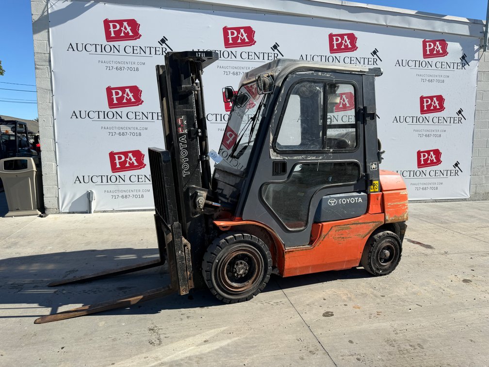 2006 Toyota 5,000 IB Capacity LP Forklift