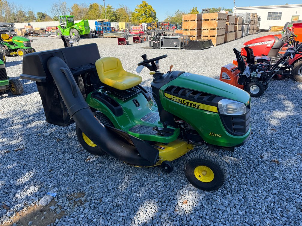 John Deere E100 42" Hydrostatic Riding Mower