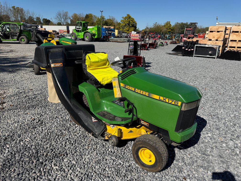 John Deere LX176 38" Hydrostatic Riding Mower
