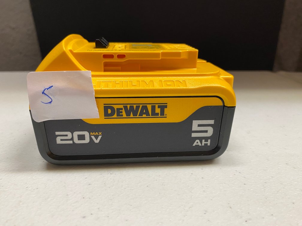 New DeWALT 20v Max 5ah Battery