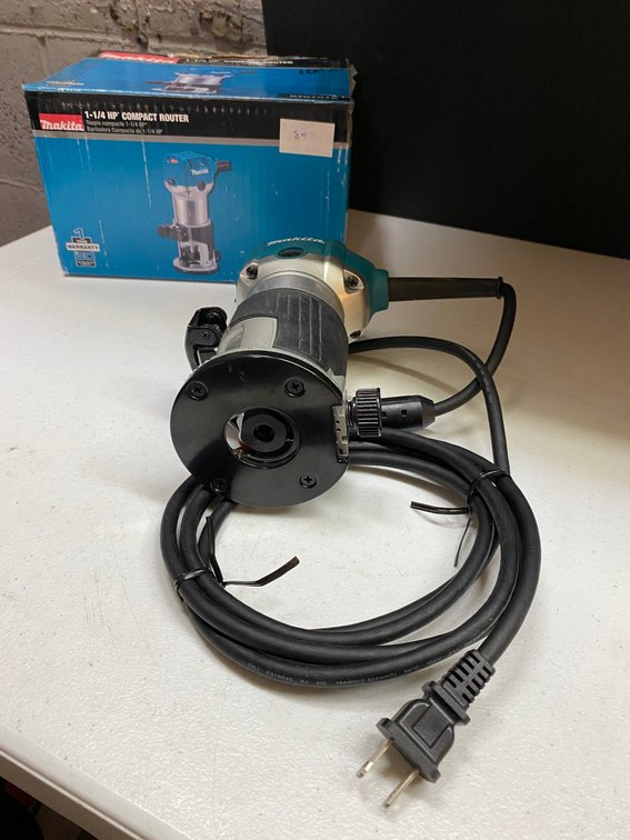 Makita 1 1/4" Compact Router