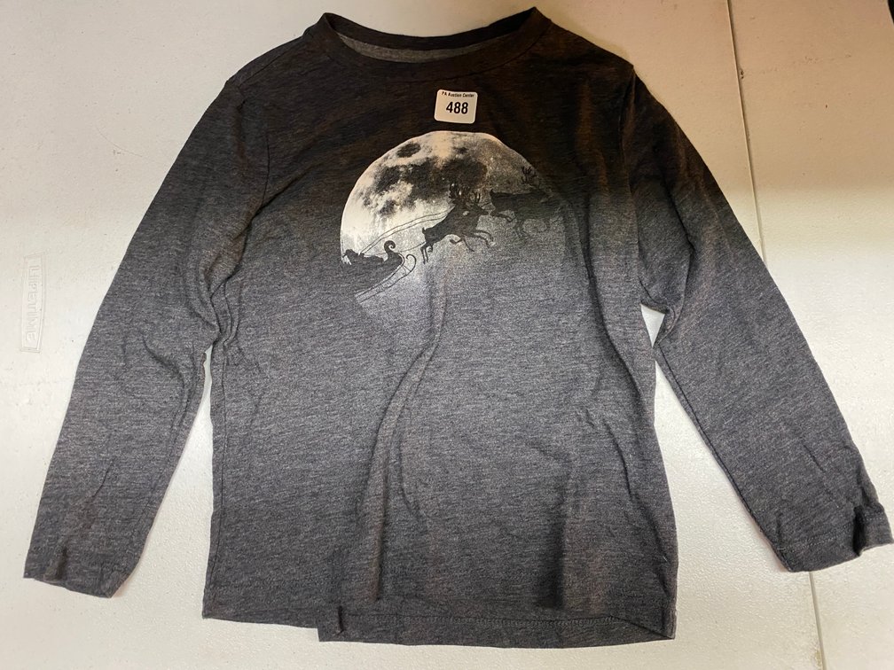 Sm 6/7 old navy christmas shirt