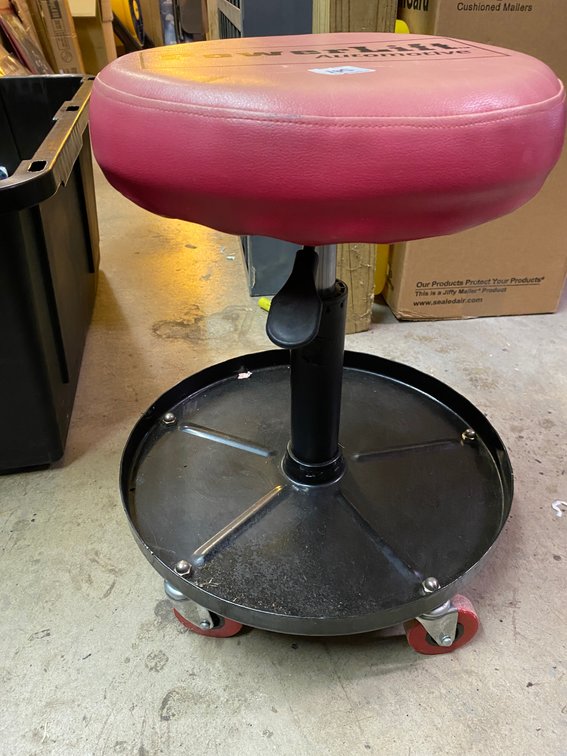 18" Adjustable To 22" Powerlift Stool