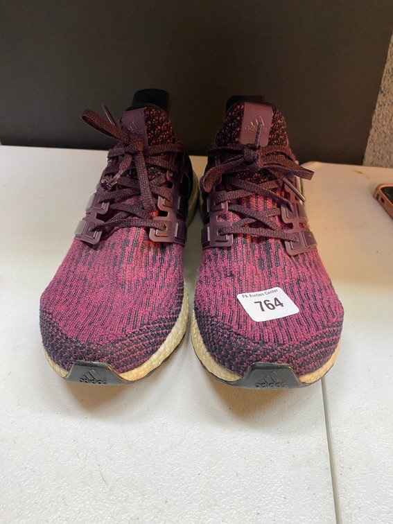 Womans 10 Adidas Sneakers