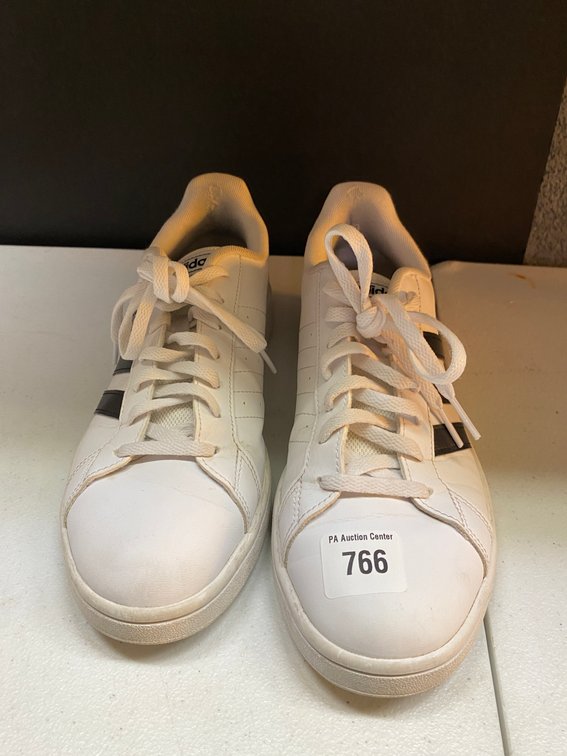 Womans 10 Adidas Sneakers