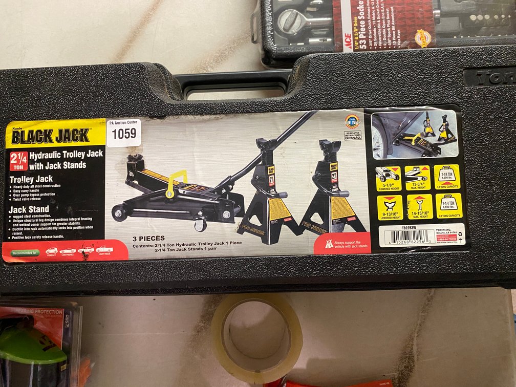 Black Jack 2 1/4 Ton Hydraulic Trolley Jack W/Stands