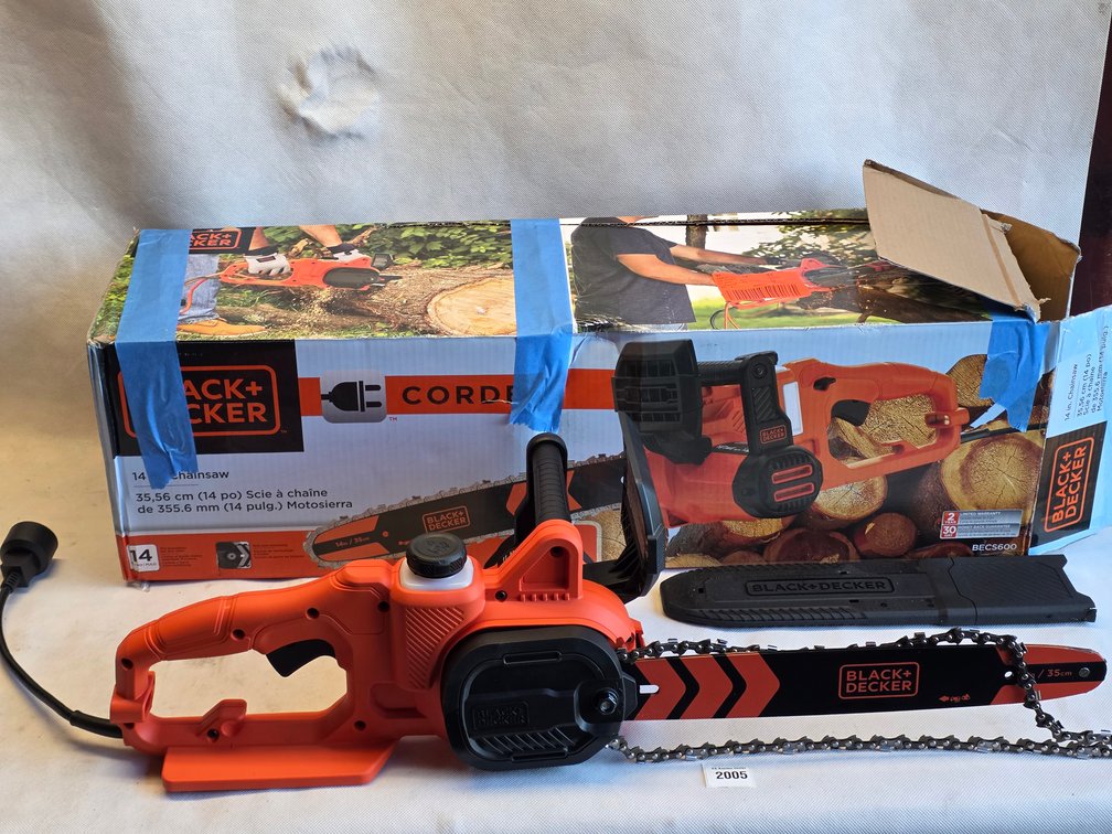 Black+Decker 14-inch Electric Chainsaw BECS600