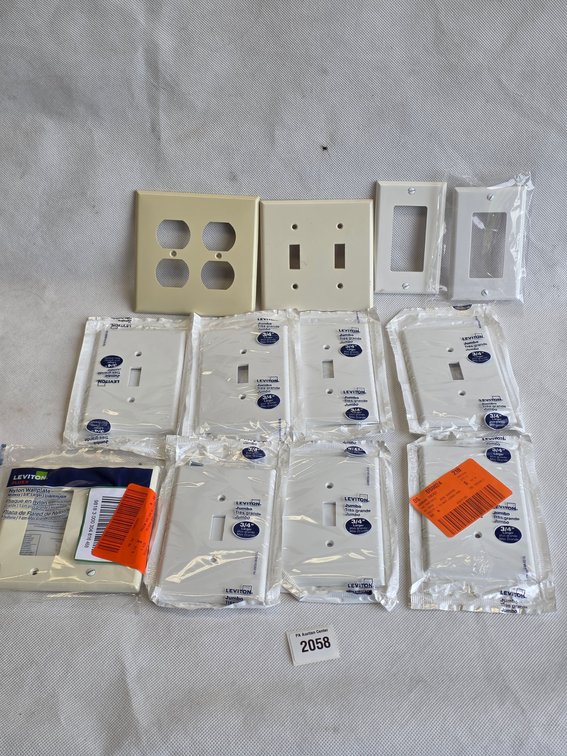 Assorted Leviton Nylon Wall Plate Lot, Jumbo & Decorator