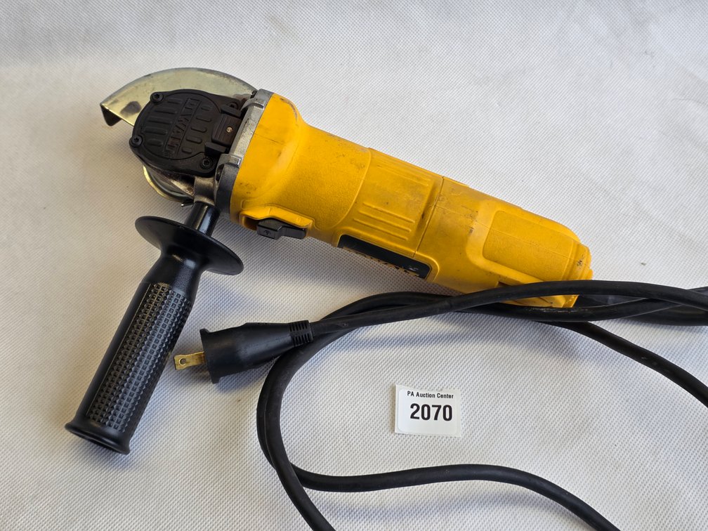 DeWalt DWE4011 4-1/2 inch Angle Grinder