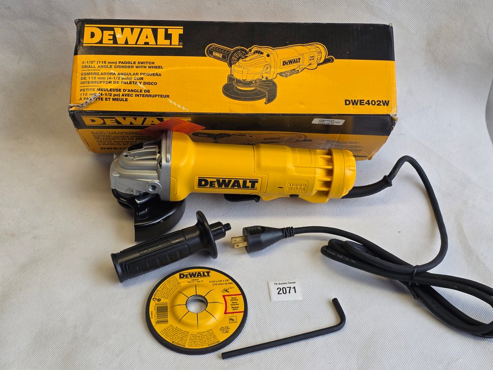 DeWalt DWE402W 4-1/2" Small Angle Grinder with Original Box