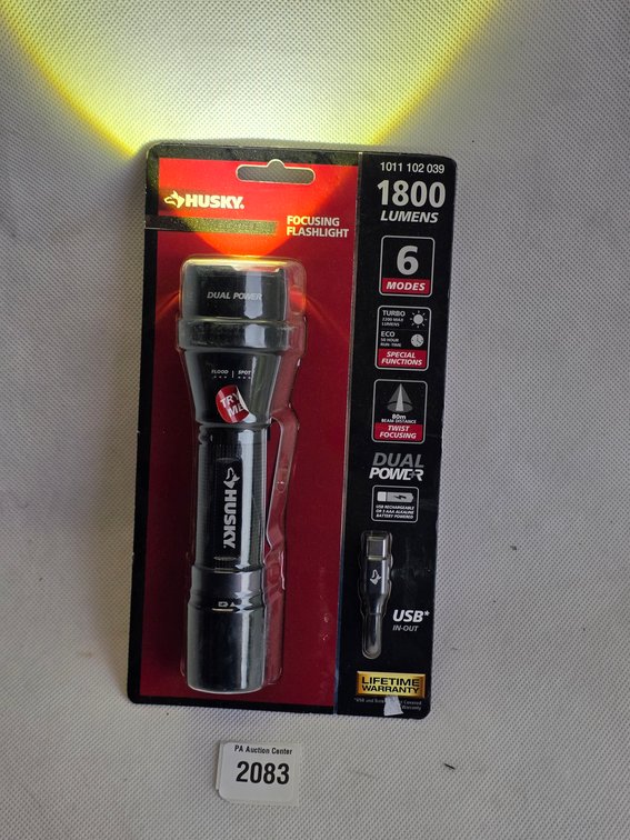 Husky 1800-Lumen Dual Power Focusing Flashlight