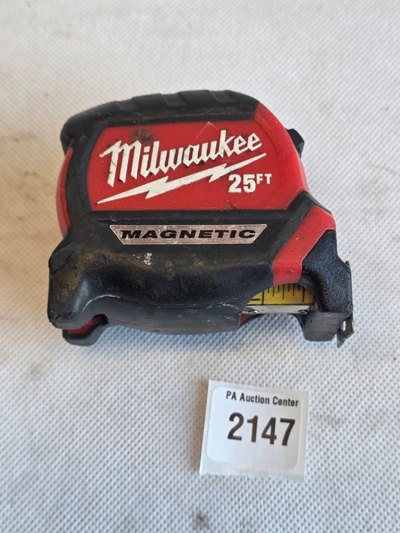 Milwaukee 25ft Magnetic Tape Measure - USED