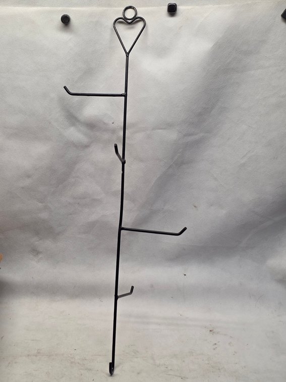Black Metal Wire basket Display hanger with Heart Top