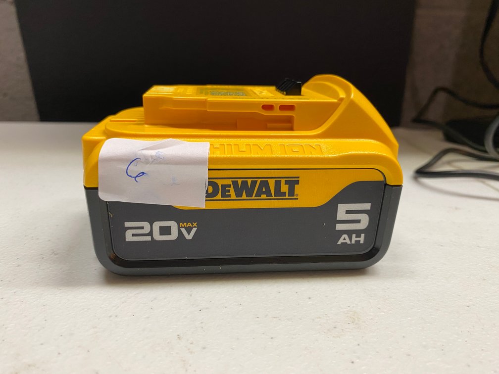 New DeWALT 20v Max 5ah Battery