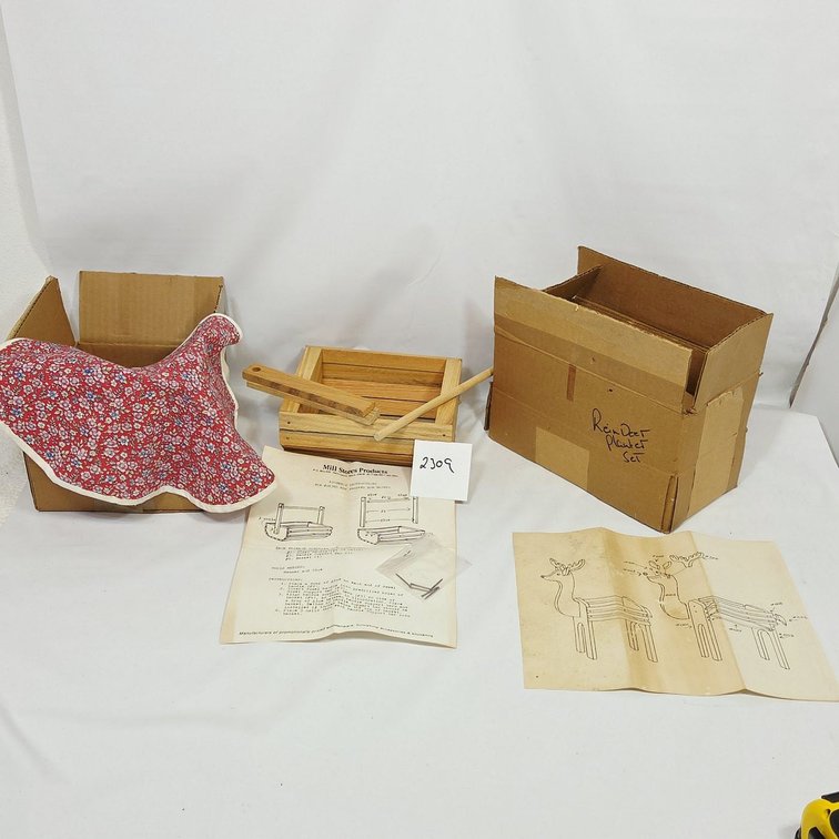 Vintage Wood Craft Kit Lot