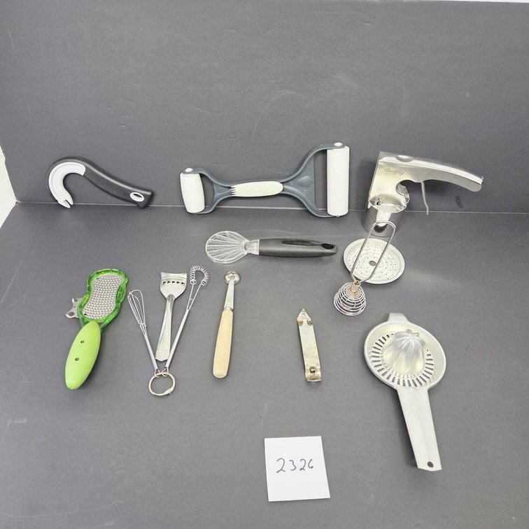 Kitchen Gadget & Barware Lot