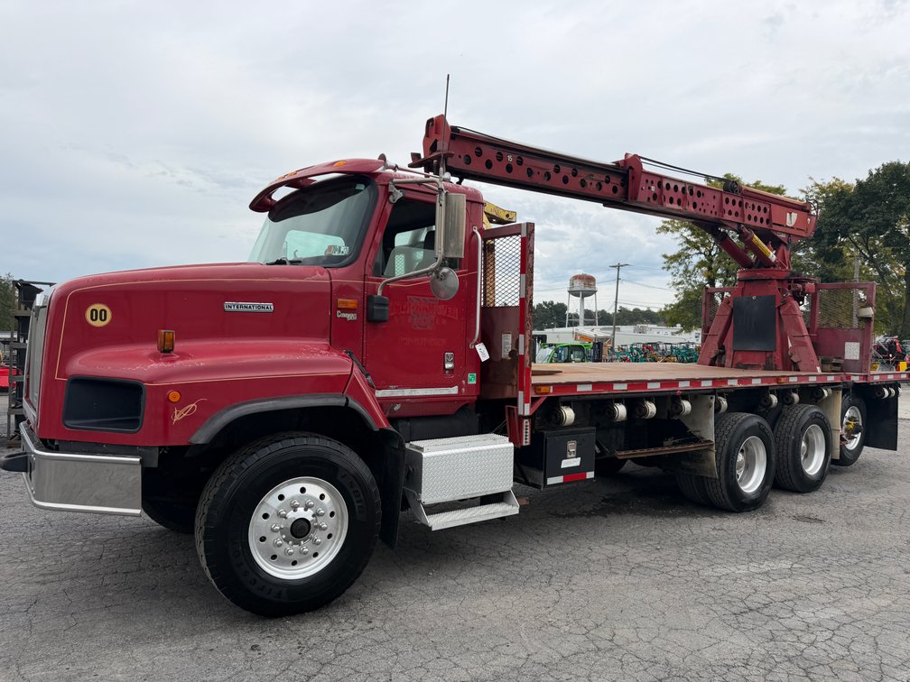 2000 International 5600 Boom Crane Truck