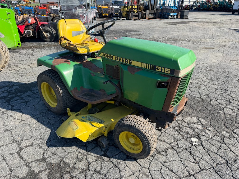 John Deere 316 46" Hydrostatic Riding Mower