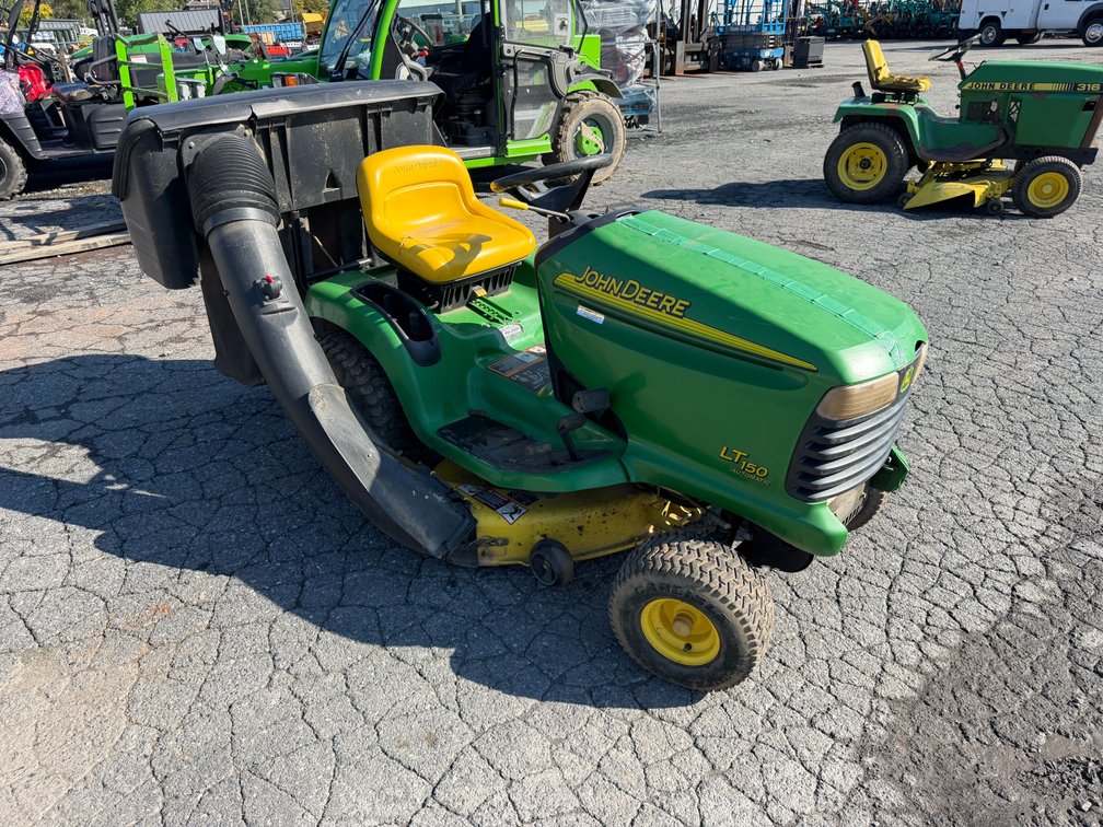 John Deere LT150 42" Hydrostatic Riding Mower