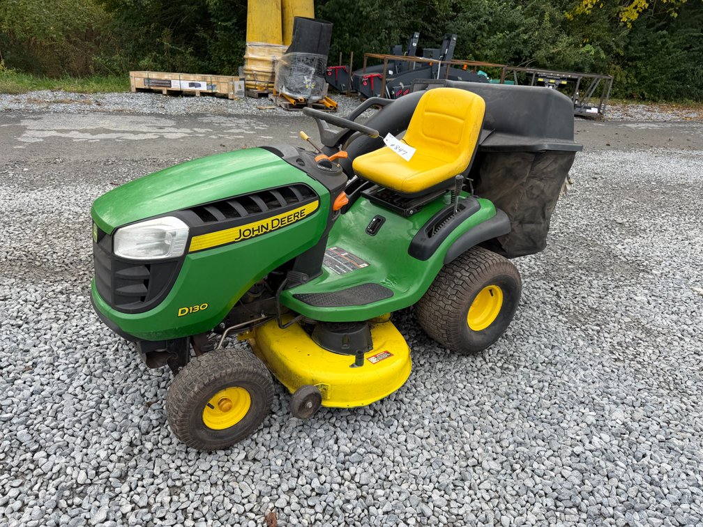 John Deere D130 42" Hydrostatic Riding Mower