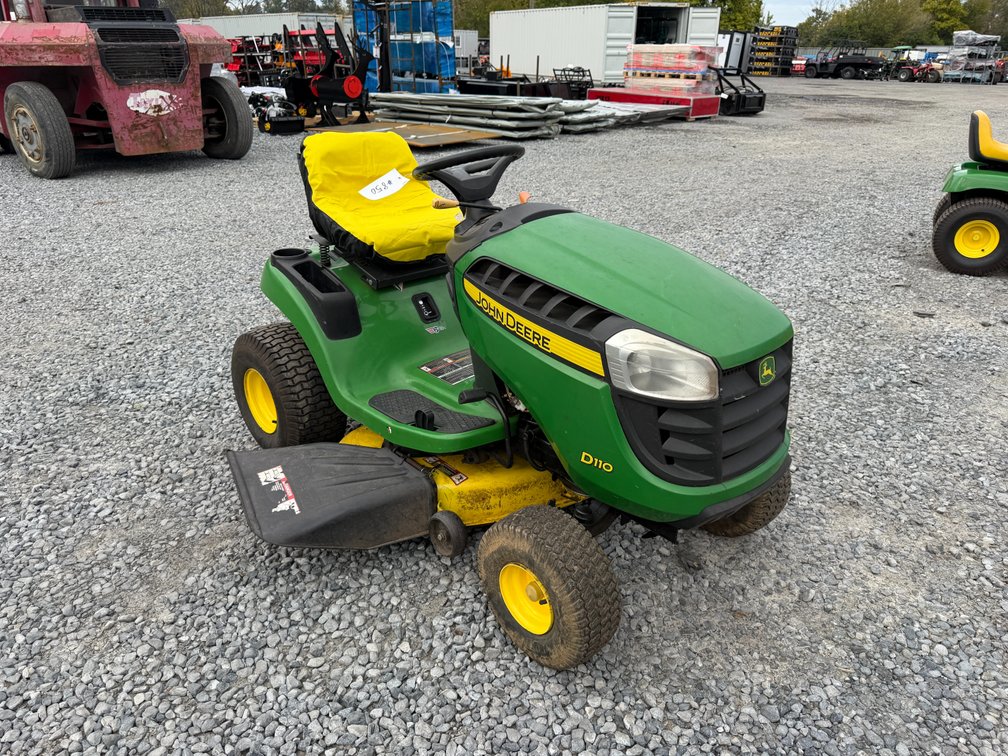 John Deere D110 42" Hydrostatic Riding Mower