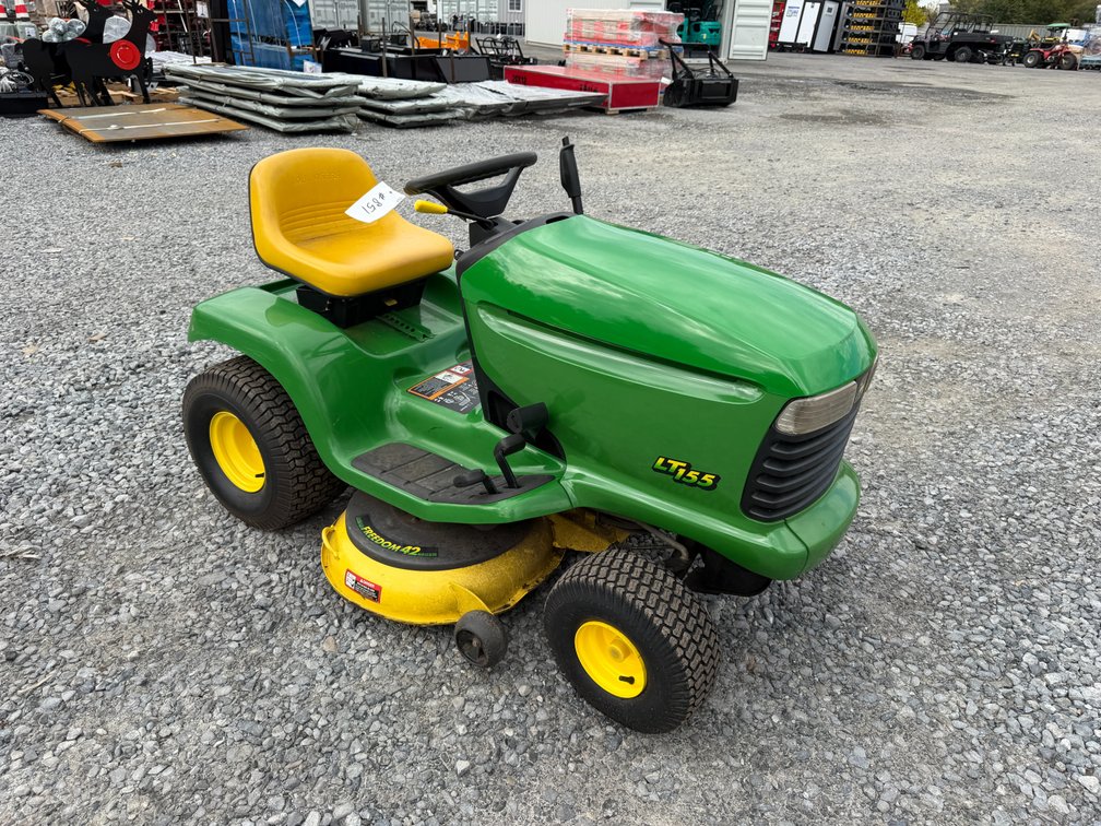 John Deere LT155 42" Hydrostatic Riding Mower