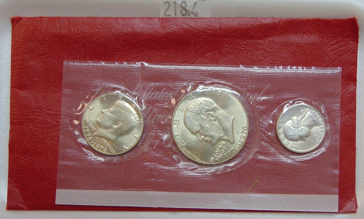 1776-1976 U.S. Bicentennial 40% Silver UNC 3pc. Set in original envelope.