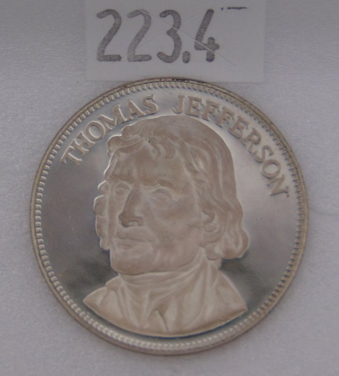 24.9 grams of 925 Sterling Silver 1975 Gallery of Great Americans.