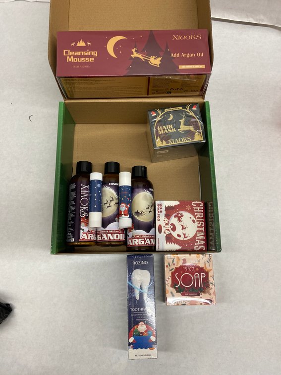 (20x Bid)Happy Holiday 10pc Gift Set