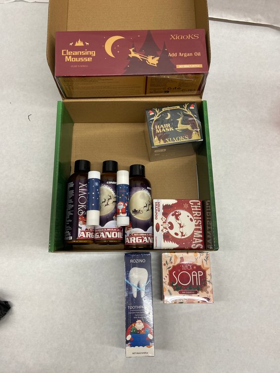 (160x Bid)Happy Holiday 10pc Gift Set