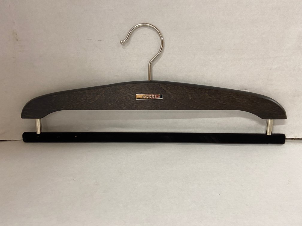 (66x Bid)Gucci Clothes Hanger