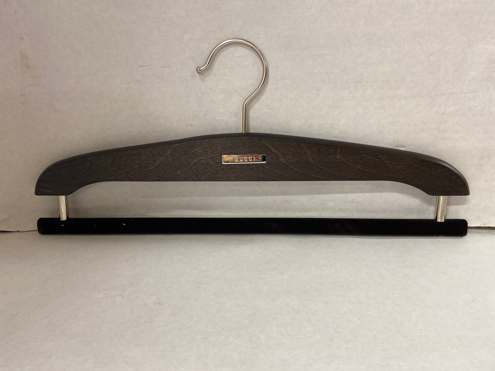 (132x Bid)Gucci Clothes Hanger