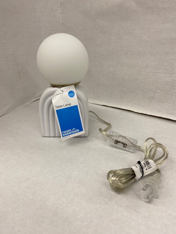 (32x Bid)Room Essentials 8.5" LED Table Lamp