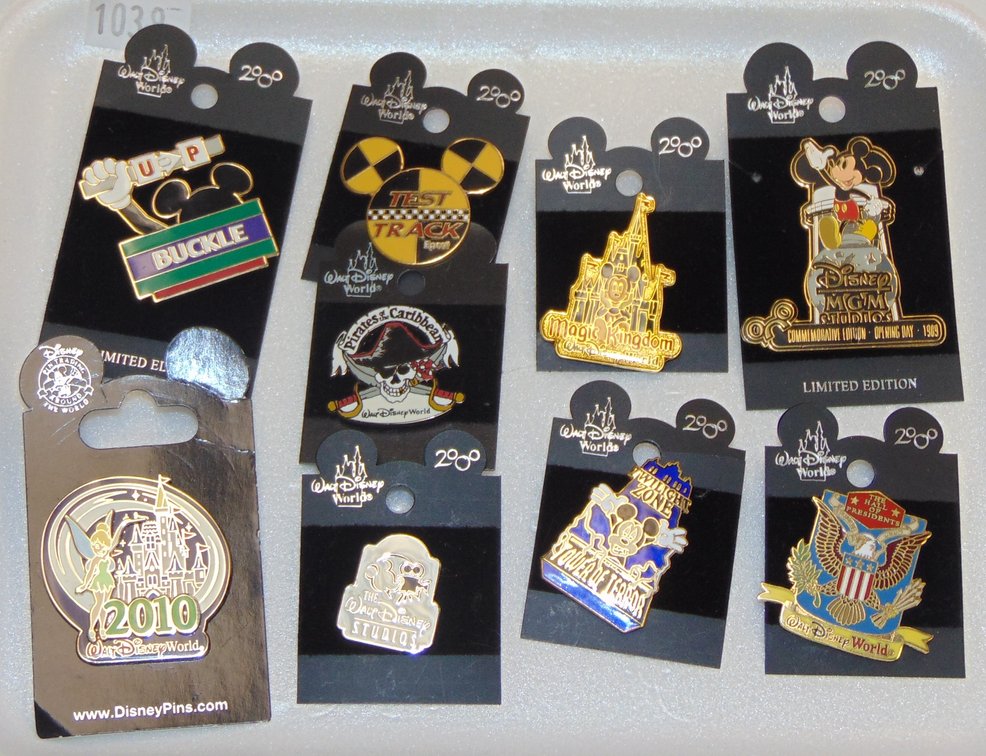 Variety of Disney Pins (9pcs).
