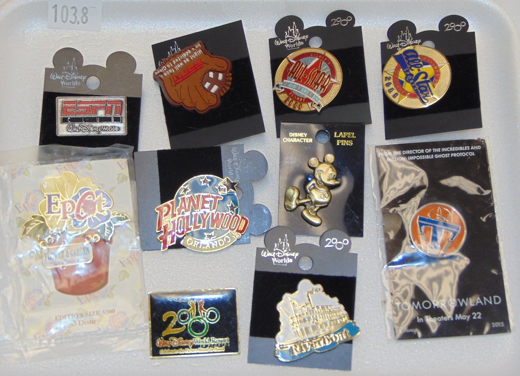Variety of Disney Pins (10pcs).